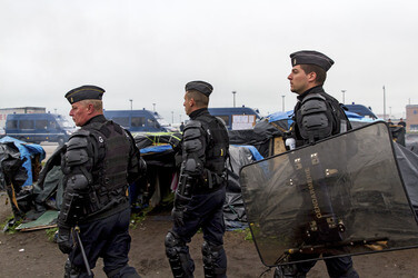 Französische Polizei räumt Flüchtlingslager bei Calais