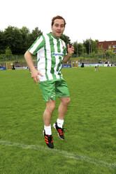 Charity-Fußballspiel 'Kicken mit Herz' in Hamburg