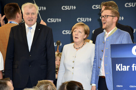 Angela Merkel besucht eine Festzeltveranstaltung der CSU in München