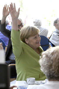 Angela Merkel besucht ein Altenheim in Paderborn