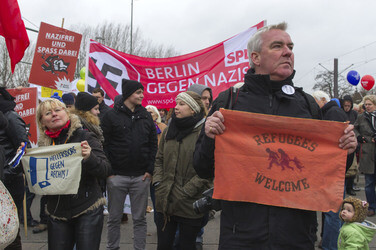 Gegen-Demo zur Neonazi-Demo gegen Flüchtlinge, Berlin