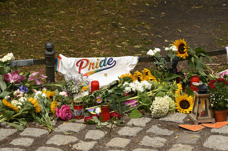 Trauer nach dem Anschlag auf die Feiern des 48. Berliner Christopher Street Day in Berlin