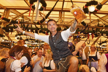 Wiesn Anstich im Schottenhamel Festzelt auf dem Oktoberfest 2025 in München