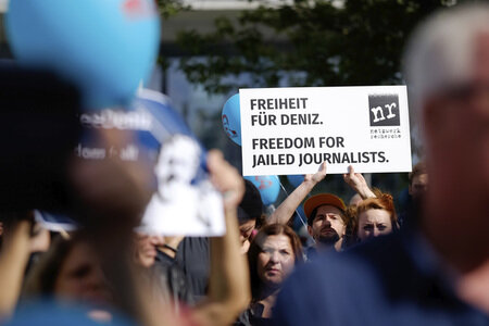 Demonstration für die Freilassung von Deniz Yücel in Berlin