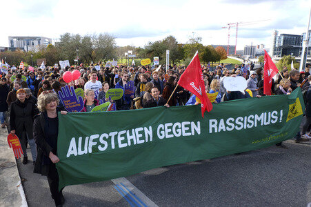 Demonstration 'Gegen Hass und Rassismus im Bundestag' in Berlin