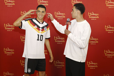 Jamal Musiala bei der Präsentation seiner Wachsfigur in München