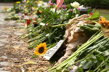 Trauer nach dem Anschlag auf die Feiern des 48. Berliner Christopher Street Day in Berlin