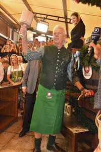 Wiesn Anstich im Schottenhamel Festzelt auf dem Oktoberfest 2025 in München