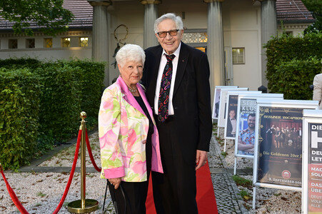 Theaterpremiere 'Der eingebildet Kranke' und 90. Geburtstag von Dieter Hallervorden in Berlin