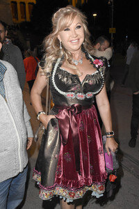 Almauftrieb in Käfers Wiesn-Schänke auf dem Oktoberfest 2018 in München