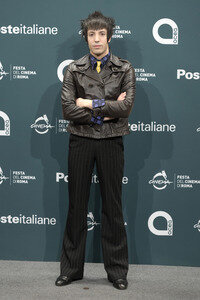 Photocall 'La Chitarra Nella Roccia - Lucio Corsi dal Vivo all'Abbazia di San Galgano', Internationales Filmfestival Rom 2025