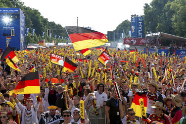 WM-Fanmeile beim Spiel Deutschland gegen Portugal, Berlin