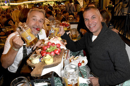 Welt der Wunder Wiesn Treff im Marstall Festzelt auf dem Oktoberfest 2018 in München