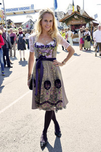 Damen-Wiesn 2015 von Unternehmerin Regine Sixt auf dem Oktoberfest in München