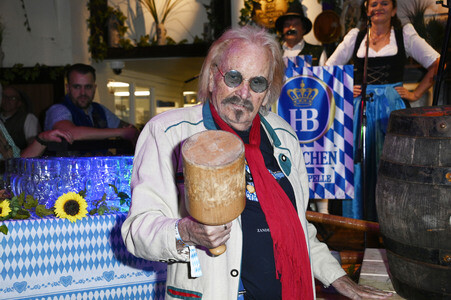 Wiesn Anstich 2026 im Hofbräu Berlin