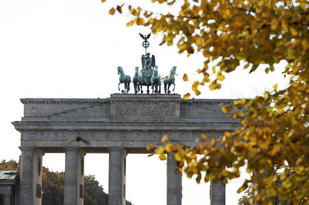 Das Brandenburger Tor in Berlin im Herbst