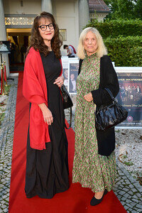 Theaterpremiere 'Der eingebildet Kranke' und 90. Geburtstag von Dieter Hallervorden in Berlin