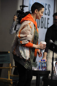 Buchsignierstunde mit Rose McGowan Book in New York