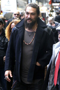 Jason Momoa in der Nachrichtensendung 'Good Morning America' in New York