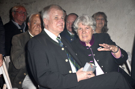 Horst Seehofer beim Gottesdienst in Grasbrunn