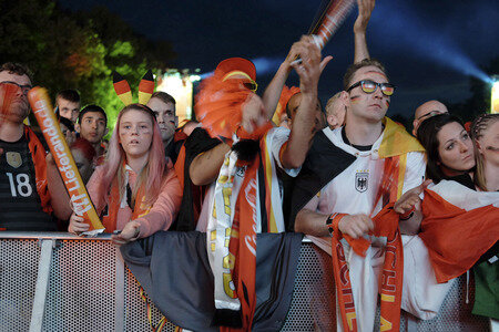 Fans beim UEFA-Fußball-Europameisterschaft 2016 Spiel Deutschland gegen Polen in Berlin