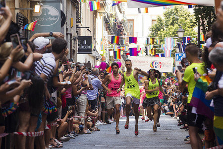 Heeled Shoes Wettlauf auf der Madrid Gay Pride 2018