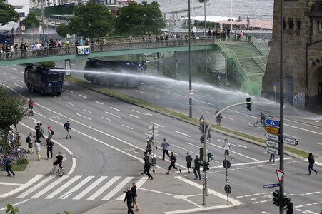 '#BlockG20 – colour the red zone!' Demonstration in Hamburg