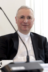 Fototermin zum Auftakt der Frühjahrsvollversammlung in Würzburg