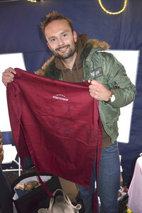 Teddybären Charity Verkauf der 'Sturm der Liebe' Stars in München