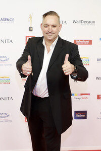 Goldene Bild der Frau 2025 in Hamburg