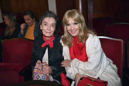 Theaterpremiere 'Wer schießt auf Frau Hummel?' in München