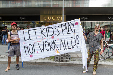 Demoparade gegen Fashion Terror und für Faire Mode und Trashion, Berlin