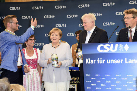 Angela Merkel besucht eine Festzeltveranstaltung der CSU in München