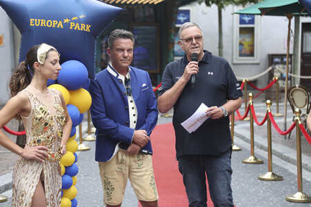 Ehrung von Stefan Mross mit Stern auf dem 'Walk of Fame' des Europa-Parks in Rust