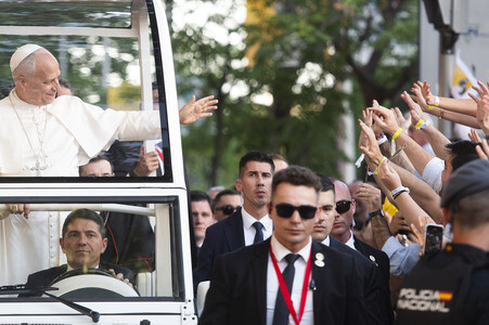 Papst Leo XIV. bei einer Gebetswache in Madrid