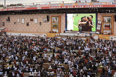 WM-Wohnzimmer im Stadion an der Alten Försterei beim Spiel Deutschland gegen USA, Berlin