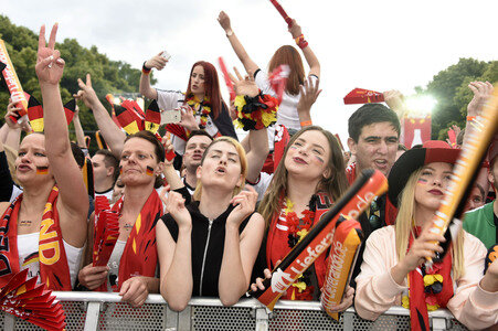 Fans beim UEFA-Fußball-Europameisterschaft 2016 Spiel Deutschland gegen Polen in Berlin