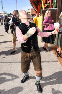 3. Wiesn Charity Lunch im Festzelt Zur Bratwurst beim Oktoberfest 2018 in München