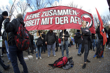 Demonstration 'Gegen Hass und Rassismus im Bundestag' in Berlin