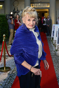 Theaterpremiere 'Der eingebildet Kranke' und 90. Geburtstag von Dieter Hallervorden in Berlin