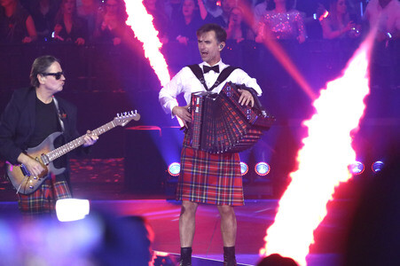 TV-Show 'Silvester-Schlagerbooom 2026 live - Die Wunderlichtershow!' in München