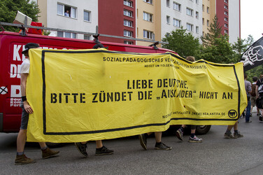 Gegen Lager, Asylgesetz und Nazibanden Demo in Berlin