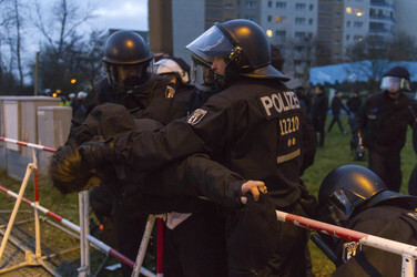 Gegen-Demo zur Neonazi-Demo gegen Flüchtlinge, Berlin