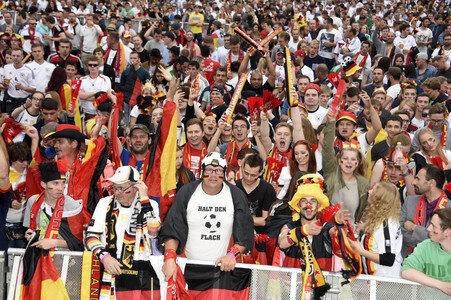 Fans beim UEFA-Fußball-Europameisterschaft 2016 Spiel Deutschland gegen Polen in Berlin
