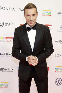 Goldene Bild der Frau 2025 in Hamburg