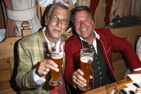 In Kufflers Weinzelt auf dem Oktoberfest 2018 in München