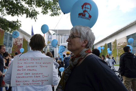Demonstration für die Freilassung von Deniz Yücel in Berlin
