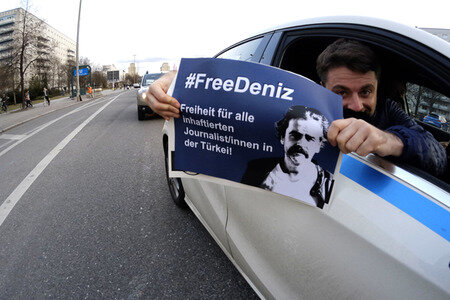 Demonstration für die Freilassung von Deniz Yücel in Berlin