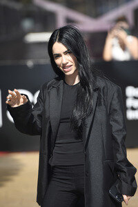 Ankunft von Lali Espósito auf dem San Sebastian International Film Festival 2025