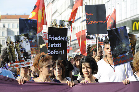 Protest gegen das Vorgehen der türkischen Regierung nach dem gescheiterten Militärputsch